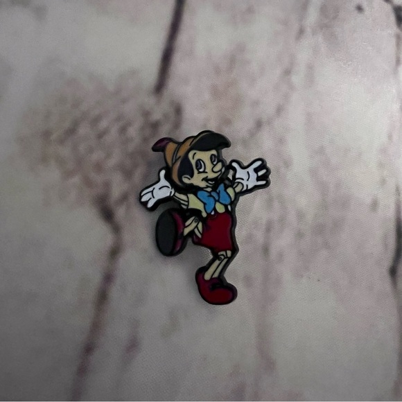 Loungefly Pinocchio Large Wallet & Pin - Picture 5 of 5